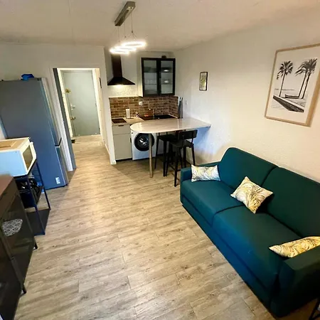 Bright A Few Steps From The * Сен-Мандрие-сюр-Мер