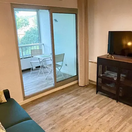 Апартаменты Bright A Few Steps From The *