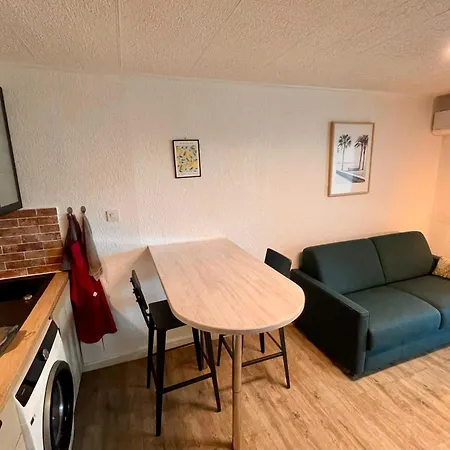 Bright A Few Steps From The Сен-Мандрие-сюр-Мер