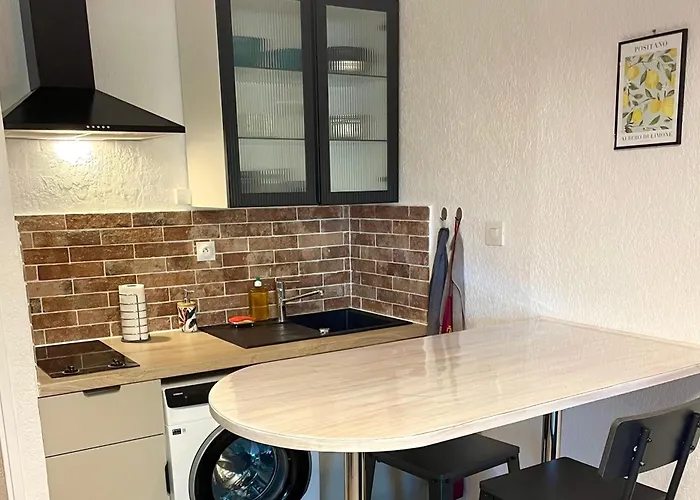 Апартаменты Bright A Few Steps From The Сен-Мандрие-сюр-Мер